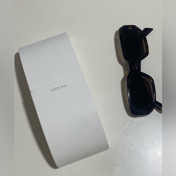 Prada tortoiseshell Scultoreo Narrow Sunglasses in perfect condition! - Picture 10 of 16